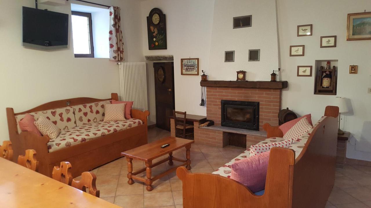 La Taverna Di Tony Bed & Breakfast Montalto Dora Exterior foto